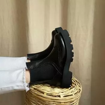 Женские зимние сапоги из натуральной кожи на низком каблуке