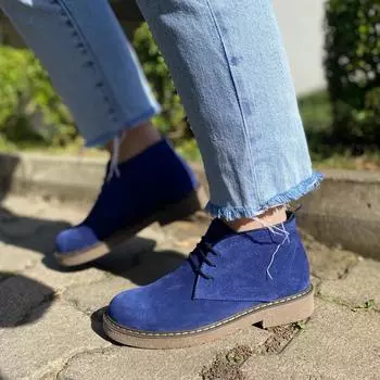 Женские зимние сапоги из натуральной кожи на низком каблуке