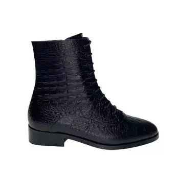 Женские зимние сапоги из натуральной кожи на низком каблуке