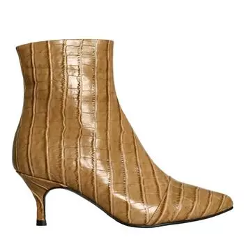 Женские зимние сапоги из натуральной кожи на низком каблуке