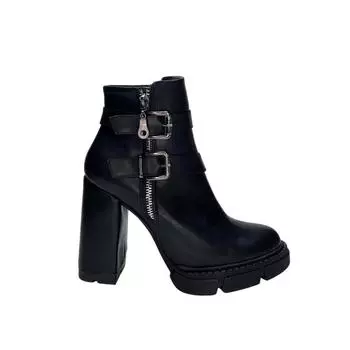 Женские зимние сапоги на высоком каблуке