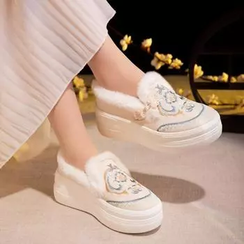 Женские зимние теплые ботинки на толстой платформе, короткие ботильоны с вышивкой и подкладкой из искусственного меха, удобные нескользящие мокасины, прогулочная обувь для женщин 34