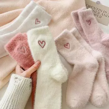 Женские зимние утолщенные носки-тапочки из норки с вышивкой Love, теплые и уютные для осени и зимы One Size светло-розовый