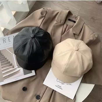 Женский зимний берет с небольшим козырьком из искусственной кожи чёрный