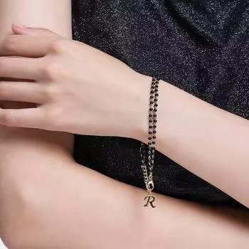 Женский браслет Estele с очаровательным позолоченным алфавитом «R» и черными бусинами