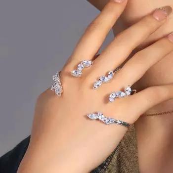 Женский браслет на ладонь из сплава, витой, сверкающий, в форме листа, со стразами, регулируемая посадка, подходит для большинства размеров пальцев, украшения для свадебной вечеринки серебряный