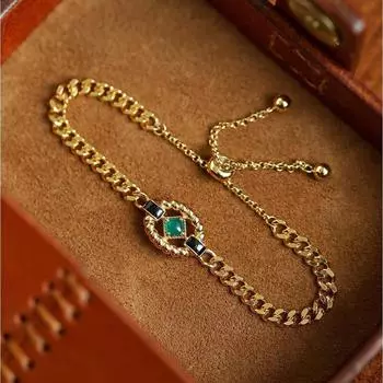 Женский браслет оригинального дизайна в винтажном стиле с изысканной эстетикой