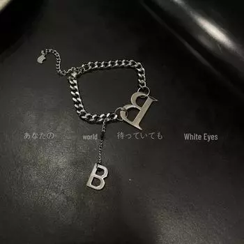 Женский браслет с подвеской в стиле хип-хоп с буквой B - титановая сталь 2025 года, не выцветает, нишевый дизайн. Stainless steel