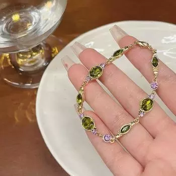 Женский браслет с зеленым цирконом – уникальный и изысканный ювелирный подарок для друзей