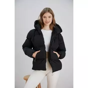 Женский черный пуховик с капюшоном