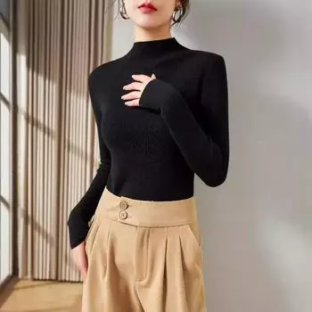 Женский черный тонкий трикотажный свитер из шелковой шерсти с полуводолазкой - коллекция осень/зима 2024 года 115