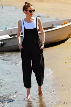 Женский комбинезон, новый сезон, модный спортивный комбинезон свободного покроя с черным ремешком