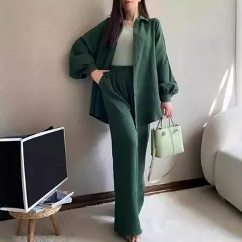 Женский комплект из рубашки и брюк. Стильный женский комплект из рубашки и брюк с отложным воротником, длинными рукавами, эластичным поясом, для спорта и комфорта. S темно-синий