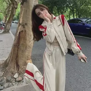 Женский комплект из трех предметов осень 2024 г.: Куртка на молнии с контрастной цветной строчкой и узкие широкие брюки с высокой талией Medium