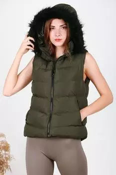 Женский короткий жилет-пуховик с капюшоном