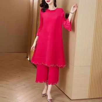 Женский костюм-двойка Miyake осень 2024 года с плиссировкой и отделкой бисером: Утягивающая юбка средней длины и широкие брюки One Size хаки