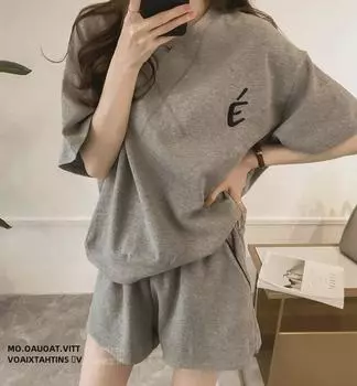 Женский летний костюм-двойка свободного кроя 2023 года: Модный топ с коротким рукавом и шорты для повседневных пробежек или студенческого стиля. 4XL красный