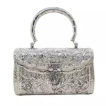 Женский металлический клатч с серебристой ручкой