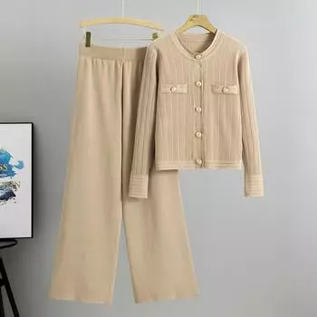 Женский новый офисный осенний однотонный трикотажный комплект, повседневный однобортный топ с длинными рукавами и круглым вырезом, а также свободные широкие брюки с высокой талией One Size чёрный