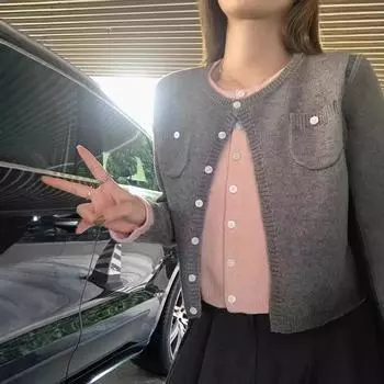 Женский осенне-зимний вязаный джемпер с круглым вырезом в стиле колор-блок average size светло-серый