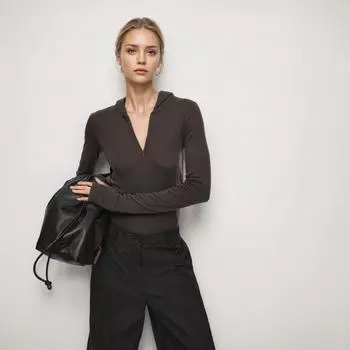 Женский осенний трикотажный топ из смеси шерсти с полумолнией и капюшоном Small чёрный