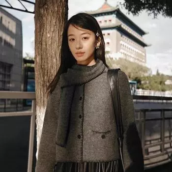 Женский осенний вязаный свитер из смеси шерсти альпаки с воротником-шарфом S серый