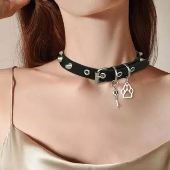 Женский ошейник из искусственной кожи с заклепками, декором в виде черепа, ключа и лапы, регулируемый рок