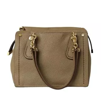 Женский повседневный образ со стильным рюкзаком