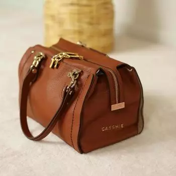 Женский повседневный образ со стильным рюкзаком