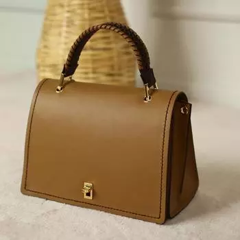 Женский повседневный образ со стильным рюкзаком