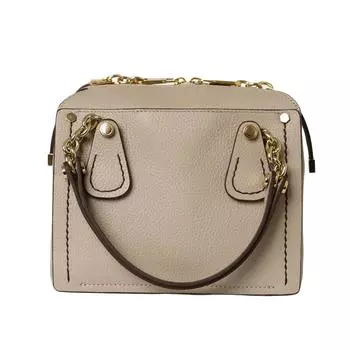 Женский повседневный образ со стильным рюкзаком