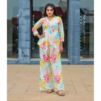 Женский разноцветный комплект из двух предметов: Универсальный и стильный ансамбль на любой случай. S