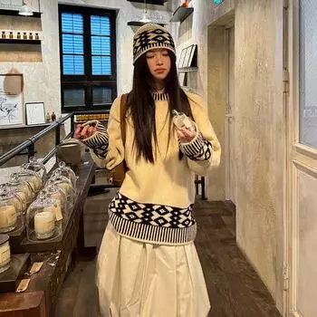 «Женский ретро-свитер с круглым вырезом 2024 года — осень/зима, длинный, свободная вязка» M белый