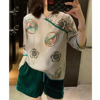 Женский ретро-топ с этническим шелковым принтом и жемчужными пуговицами на лацканах Medium