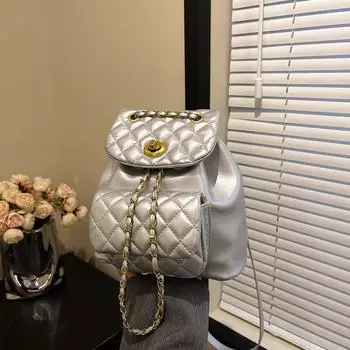 Женский рюкзак с вышивкой ромбами 2024 года, новый универсальный рюкзак с цепочкой высокого класса, модный дорожный маленький школьный рюкзак бежевый