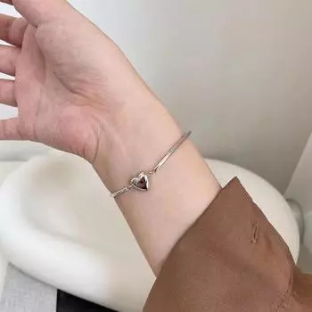 Женский серебряно-белый браслет на день рождения в форме любви