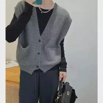 Женский серый вязаный жилет-кардиган – стильный повседневный топ без рукавов весна 2025
