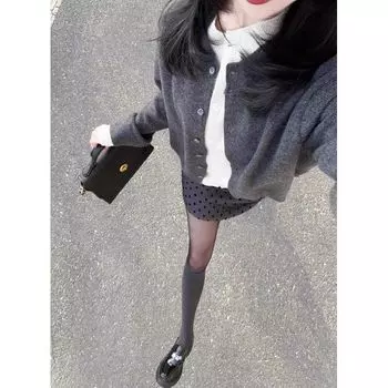 Женский стильный вязаный кардиган с двойным слоем, имитирующий двойку, новинка ранней весны и осени 2024 года, приталенный свитер, верхняя одежда, лоскутный топ Gray spell White M [Recommendation 90/52.50kg]]