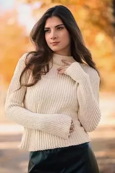 Женский свитер с полуводолазкой