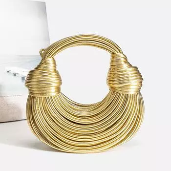 Женский тренд лета 2024 года: Сумки Niche Fashion — креативные, плетеные и уникальные стили