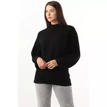 Женский трикотажный свитер с рукавами «летучая мышь» и полуводолазкой, черный