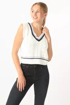 Женский вязаный свитер с V-образным вырезом и узором Белый