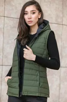 Женский жилет с капюшоном