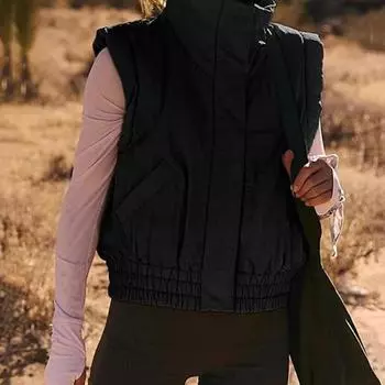 Женский зимний жилет с карманами, эластичный подол, воротник-стойка, утепленный жилет, однобортный S чёрный