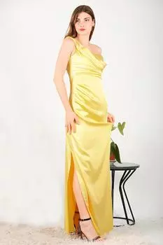 Женское атласное вечернее платье на одно плечо