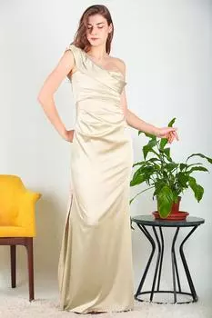 Женское атласное вечернее платье на одно плечо