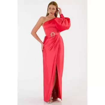 Женское атласное вечернее платье с драпировкой и одним рукавом кораллового цвета