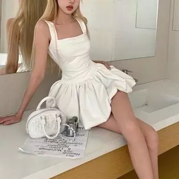 Женское белое летнее платье-слинг: Стройная талия и пышная юбка S