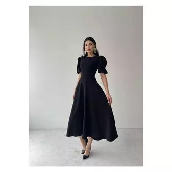 Женское черное плиссированное платье миди с круглым вырезом и объемными рукавами