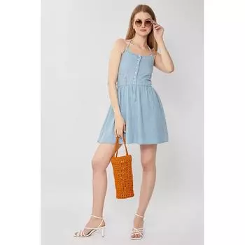 Женское голубое джинсовое платье со складками